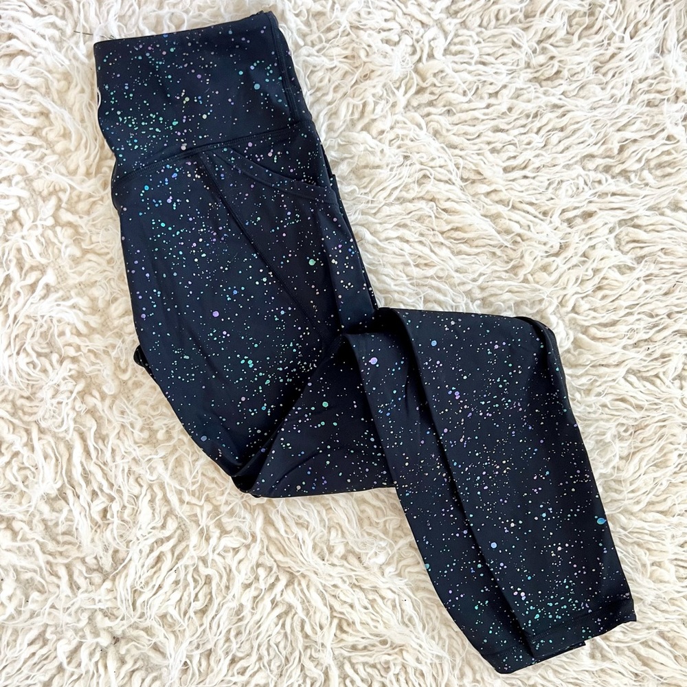 Curves’n’Combatboots rainbow paint splatter leggings